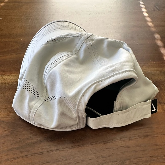 Women’s Nike Dri-Fit Golf Hat - Picture 2 of 3